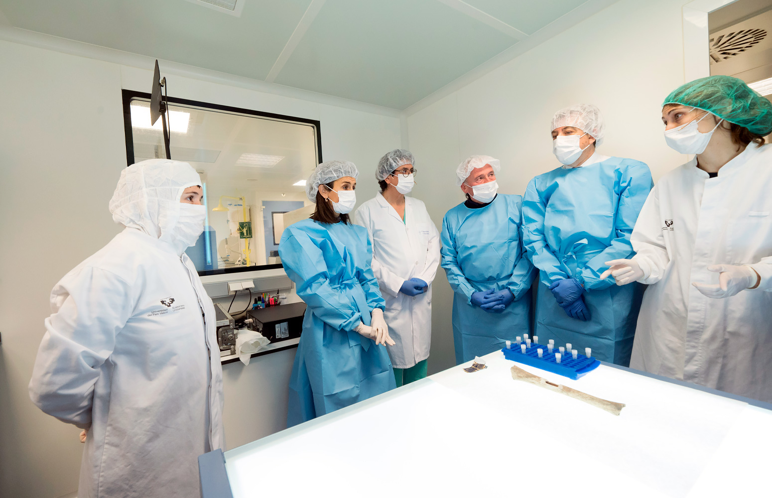 ArchaeoBiomiCs researchers in the ancient DNA laboratory